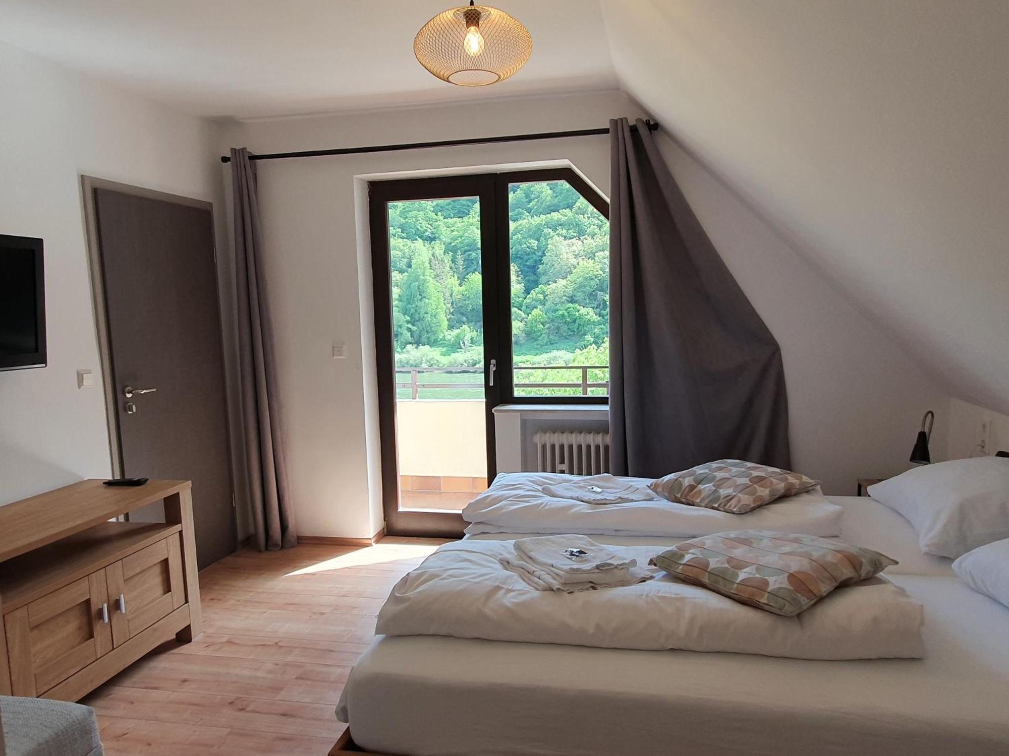 Roemerstube Apartments & Rooms Ediger-Eller Rum bild